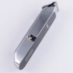 ماشین اصلاح موی سر و صورت کیمی مدل KM-1893، اصلاح به صورت خط زن، طراحی ارگونومیک، منبع انرژی با باتری، تکنولوژی اصلاح به صورت برش مستقیم، مدت زمان شارژ 120 دقیقه و مدت زمان استفاده پس از شارژ 90 دقیقه، به همراه برس تمیزکننده، کابل شارژ USB و روغن