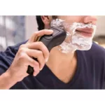 ماشین اصلاح موی صورت فیلیپس مدل S1223/41، اصلاح به صورت صفر زن، چراغ نشانگر شارژ، استفاده به صورت خشک و مرطوب، ضدآب، منبع انرژی باتری، تکنولوژی اصلاح به صورت برش چرخشی، مدت زمان شارژ 480 دقیقه و مدت زمان استفاده پس از شارژ 40 دقیقه، به‌همراه برس
