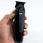 ماشین اصلاح موی سر و صورت جی دبلیو مدل GW-9979، اصلاح به صورت صفر زن، خط زن، منبع انرژی باتری، تکنولوژی اصلاح به صورت تریمر، مدت زمان شارژ 120 دقیقه و مدت زمان استفاده پس از شارژ 120 دقیقه، به همراه کابل شارژ، برس تمیزکننده، روغن، 4 عدد شانه، عملکرد توربو