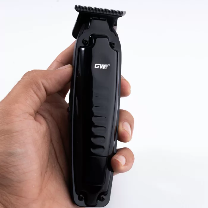 ماشین اصلاح موی سر و صورت جی دبلیو مدل GW-9979، اصلاح به صورت صفر زن، خط زن، منبع انرژی باتری، تکنولوژی اصلاح به صورت تریمر، مدت زمان شارژ 120 دقیقه و مدت زمان استفاده پس از شارژ 120 دقیقه، به همراه کابل شارژ، برس تمیزکننده، روغن، 4 عدد شانه، عملکرد توربو