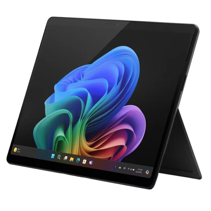 تبلت 13 اینچی مایکروسافت مدل Surface Pro 11-Snapdragon X Plus LCD ظرفیت 512 گیگابایت و رم 16 گیگابایت به همراه کیبورد Surface Pro Copilot
