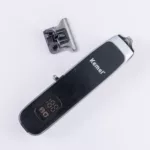 ماشین اصلاح موی سر و صورت کیمی مدل KM-1893، اصلاح به صورت خط زن، طراحی ارگونومیک، منبع انرژی با باتری، تکنولوژی اصلاح به صورت برش مستقیم، مدت زمان شارژ 120 دقیقه و مدت زمان استفاده پس از شارژ 90 دقیقه، به همراه برس تمیزکننده، کابل شارژ USB و روغن